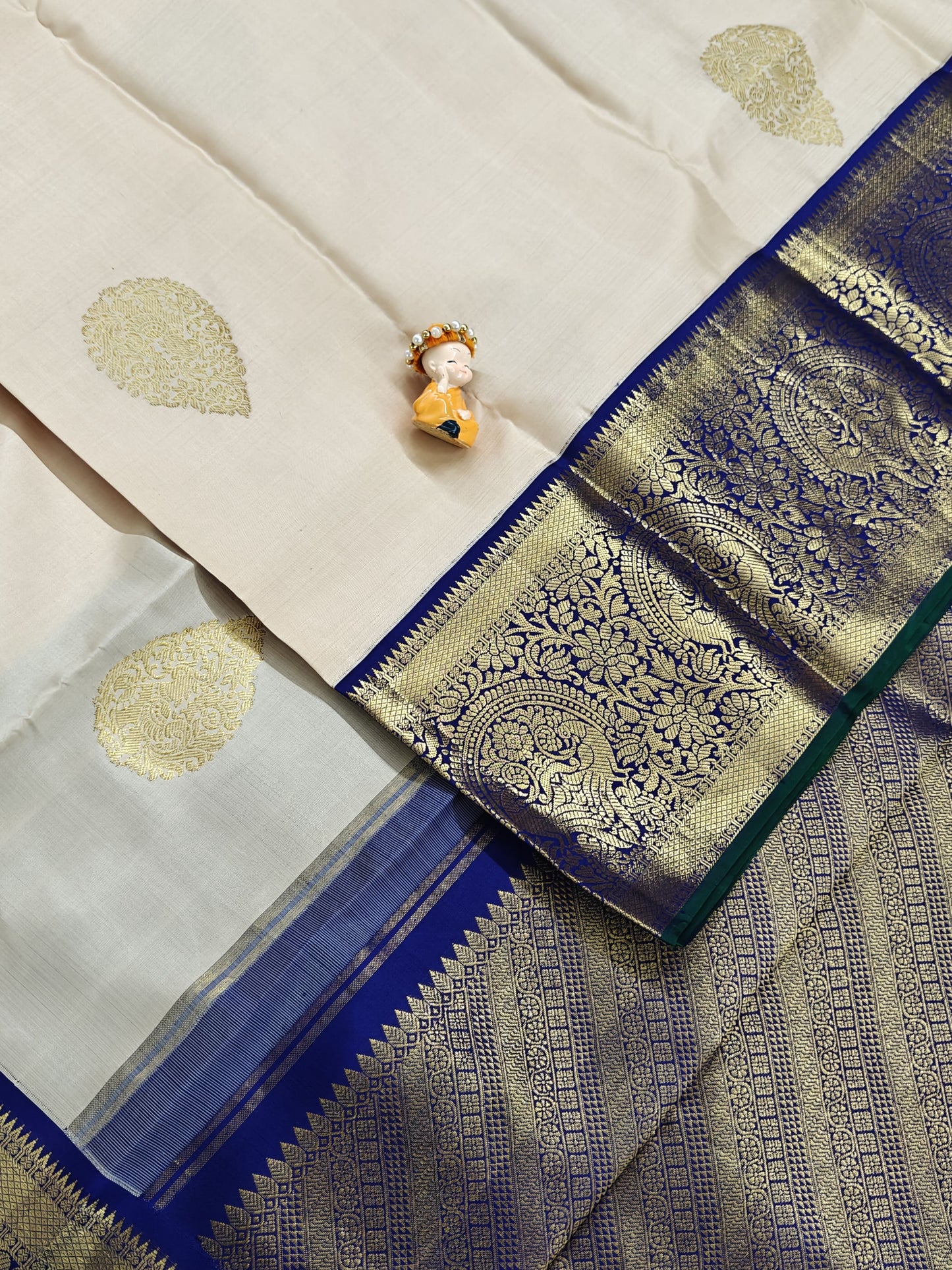 Cream Coloured Vintage Korvai Saree