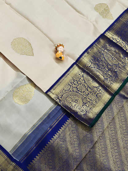 Cream Coloured Vintage Korvai Saree